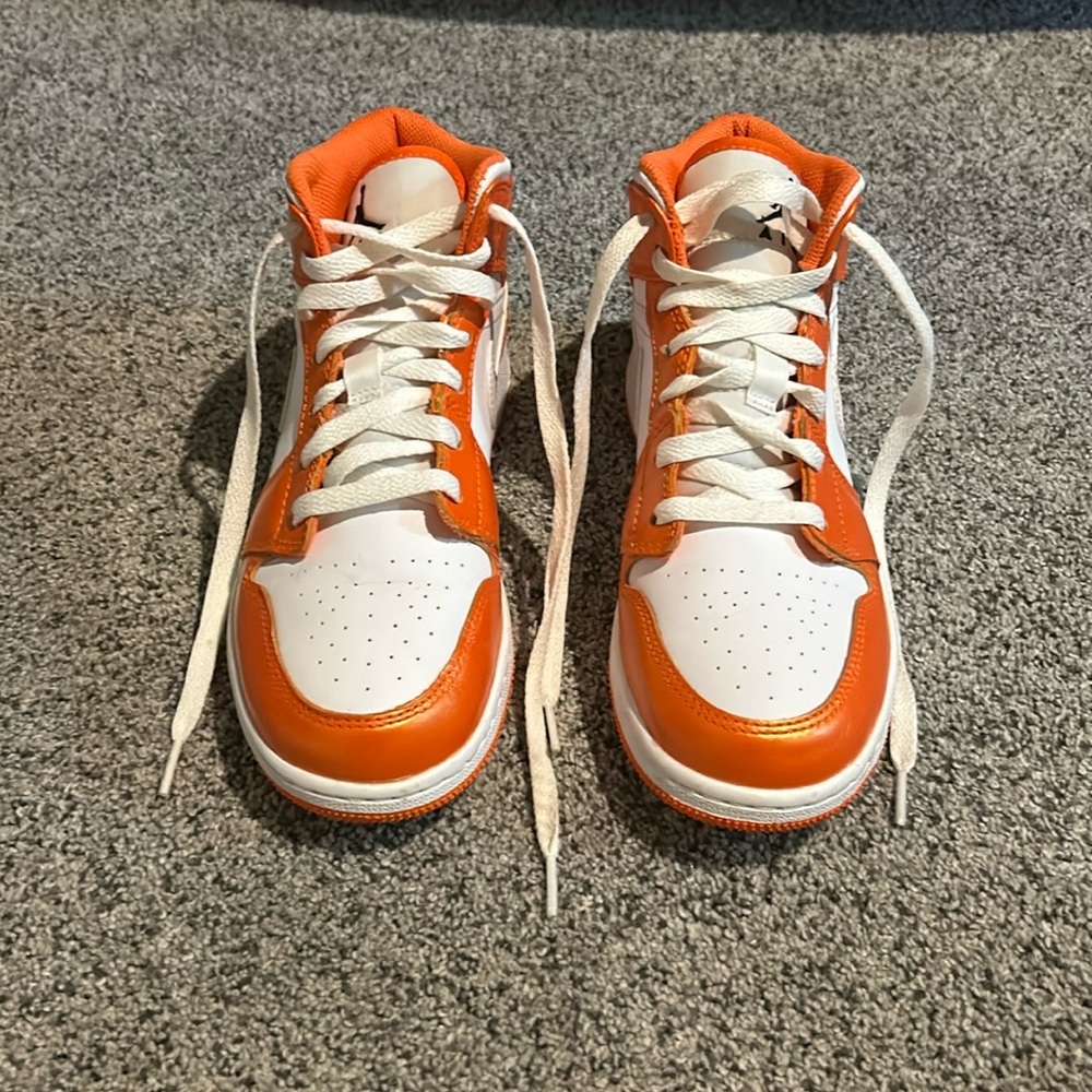 Jordan 1 Mid, Metallic Orange